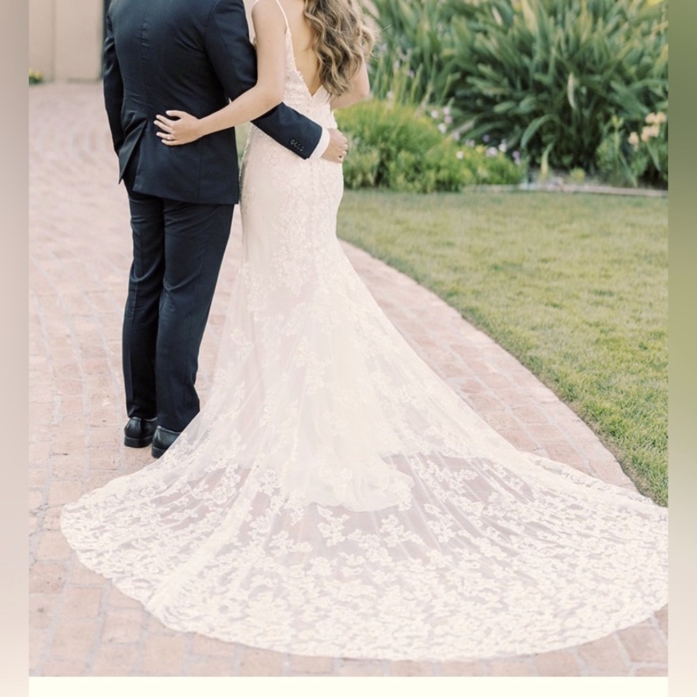 Alyne wedding dress By Rita Vinieris Style #NOVA Sz 10